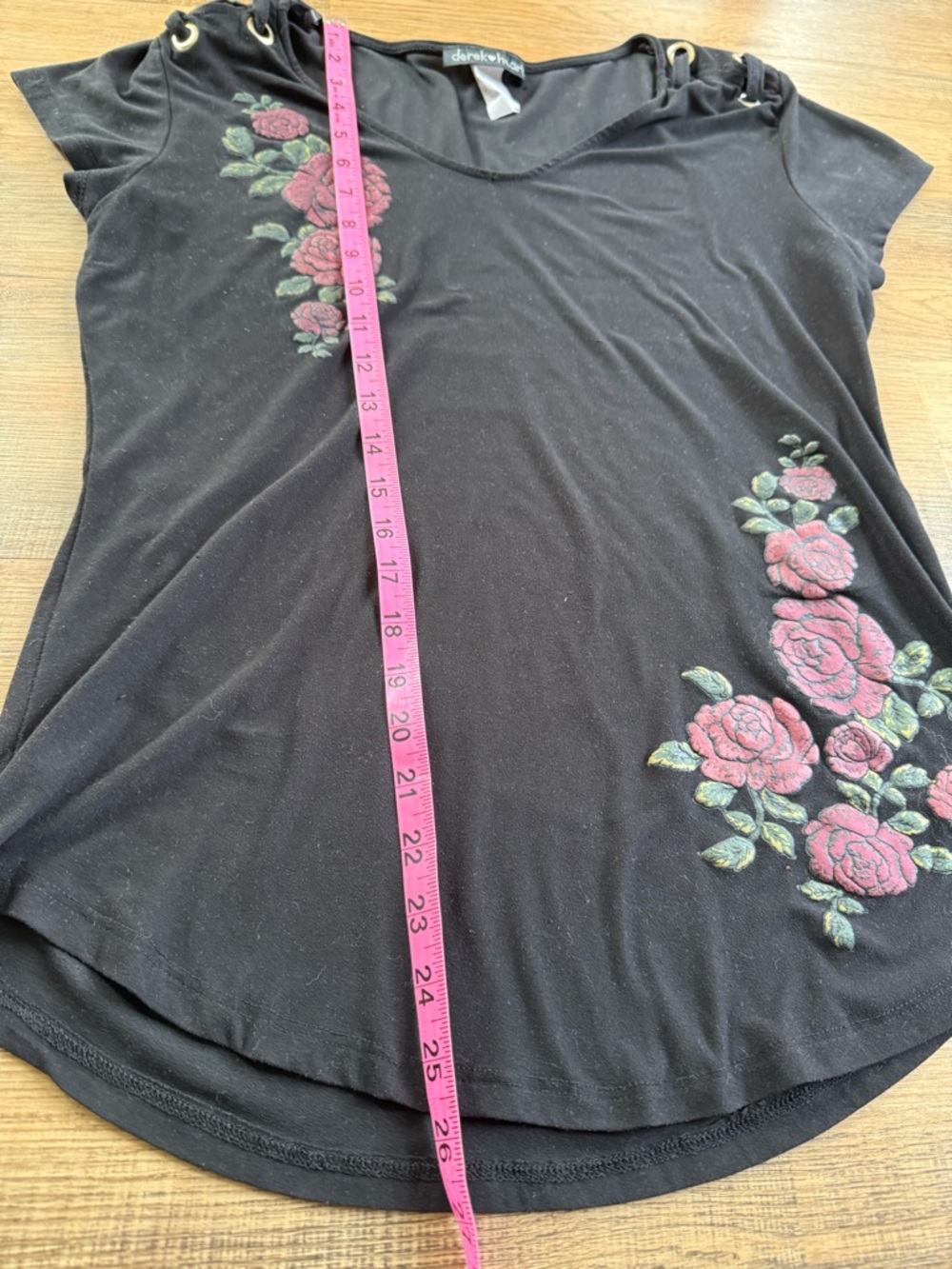 Black Floral Scoop Neck Women’s Top with Grommet Shoulders Size L Grunge Biker - Picture 7 of 7
